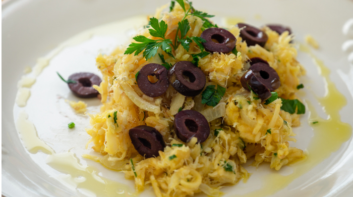 arroz com bacalhau azeitonas e cheiro verde