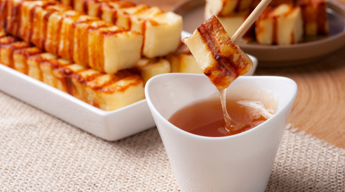 queijo coalho com melaço de cana ou mel na churrasqueira churrasco de dia dos pais