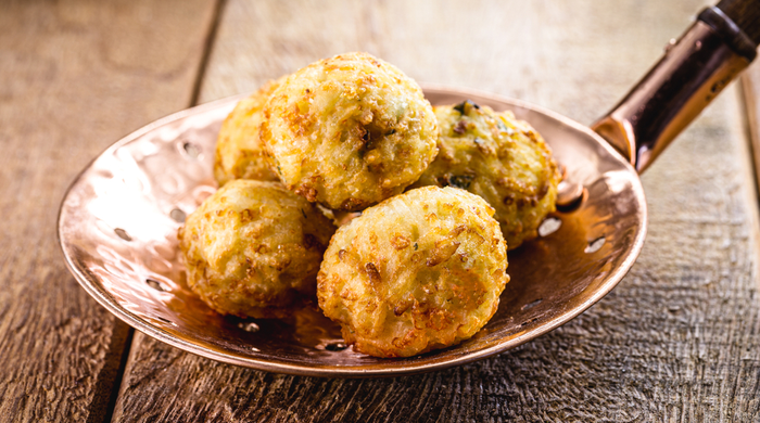 bolinho de arroz receita brasileira para aproveitar sobras