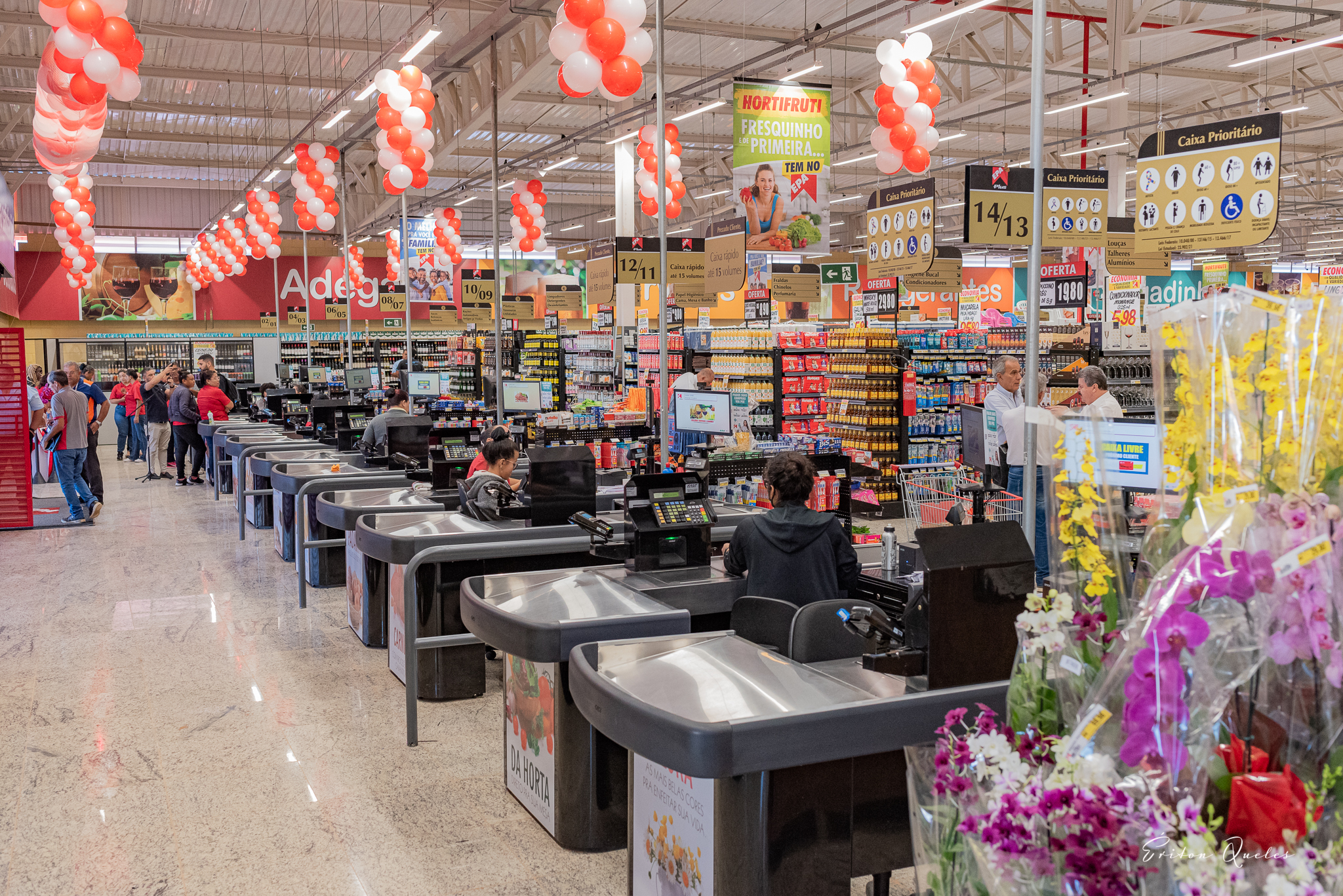 Novo EPA Santa Rita do Sapucaí na imagem caixas de supermercado enfileirados 